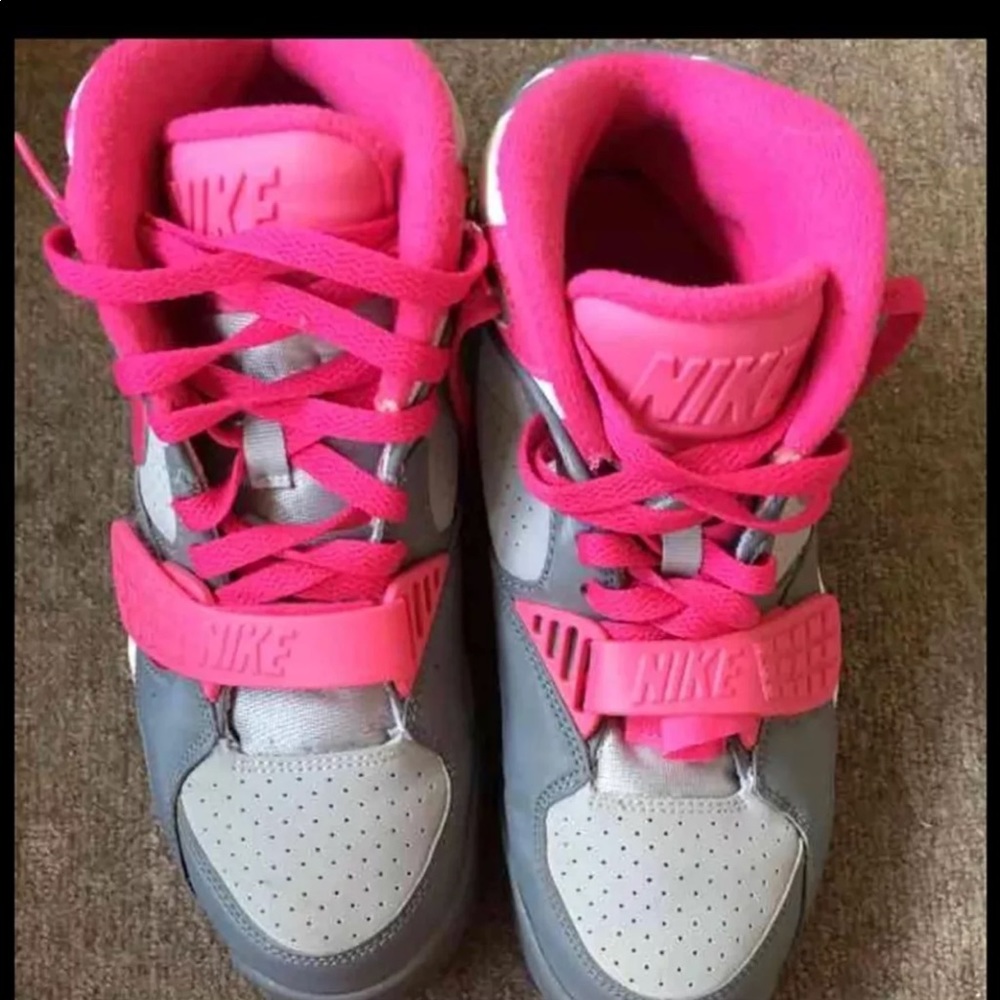 Nike - Picture 2 of 4